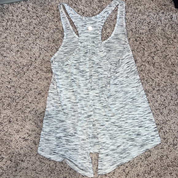 Lululemon tie back tank top - size 4 - Picture 2 of 3